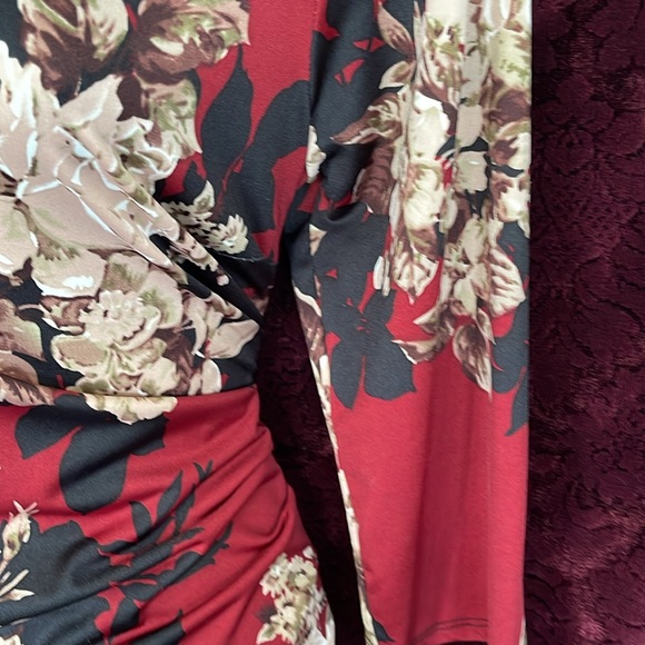 Rose flowered dress - Picture 4 of 5